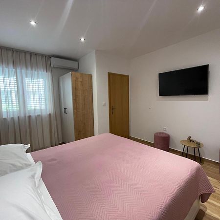 Apartmani Roko Baska Voda Luaran gambar