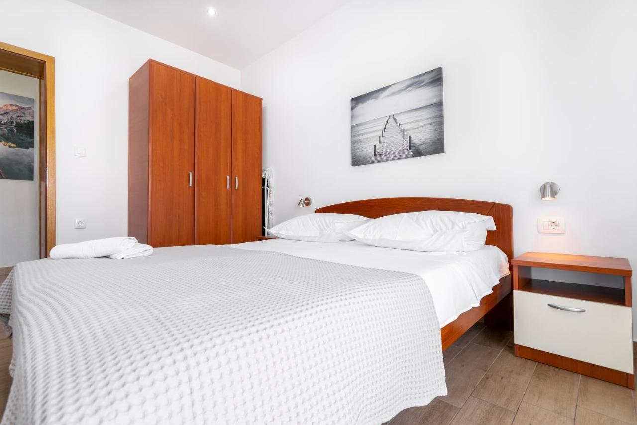 Apartmani Roko Baska Voda Luaran gambar
