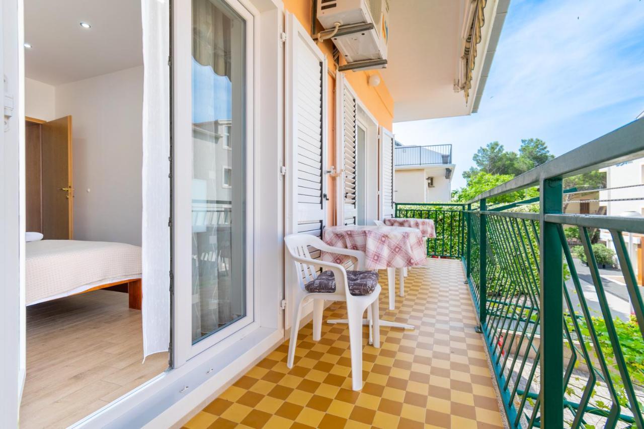 Apartmani Roko Baska Voda Luaran gambar