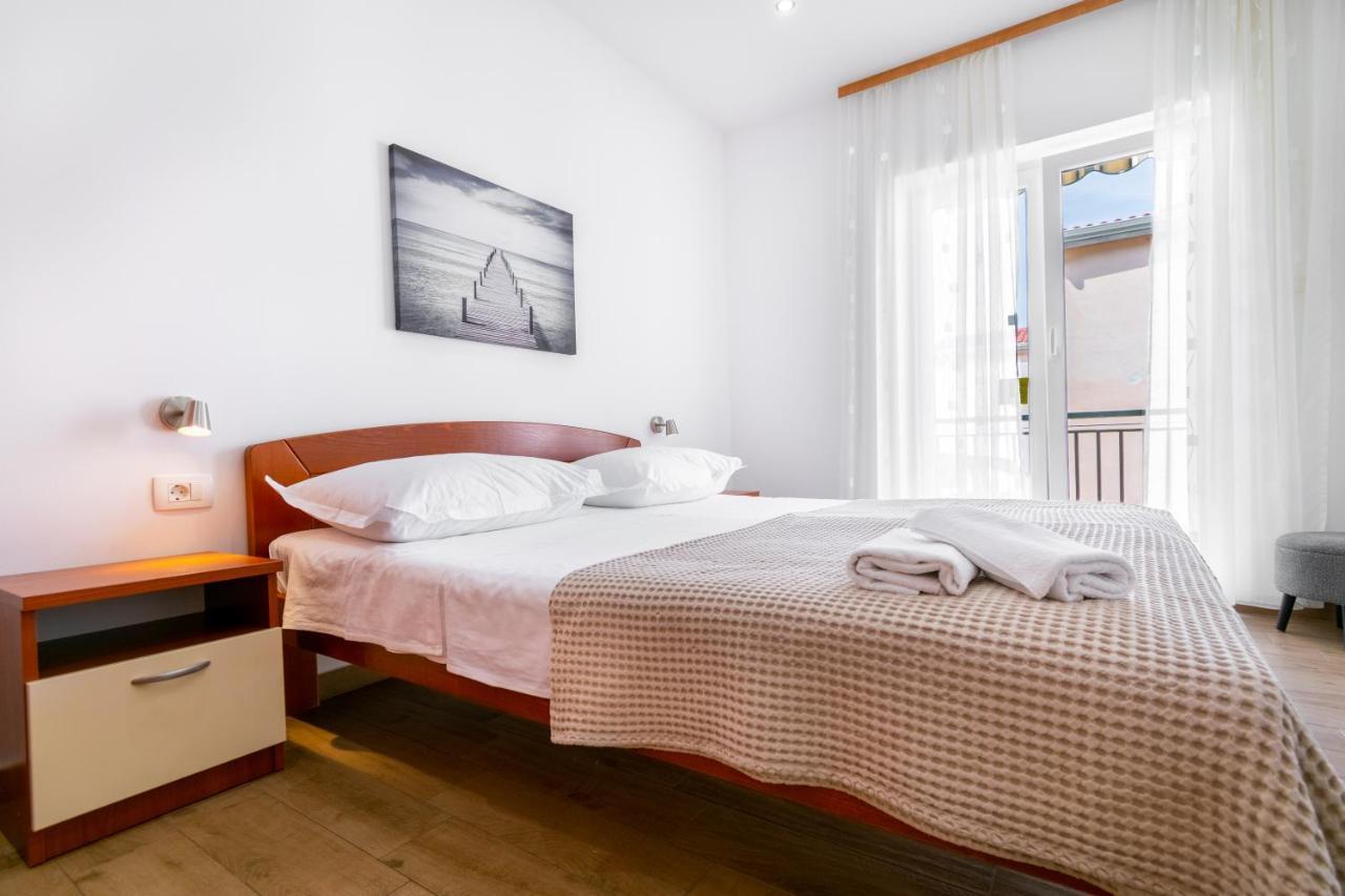 Apartmani Roko Baska Voda Luaran gambar