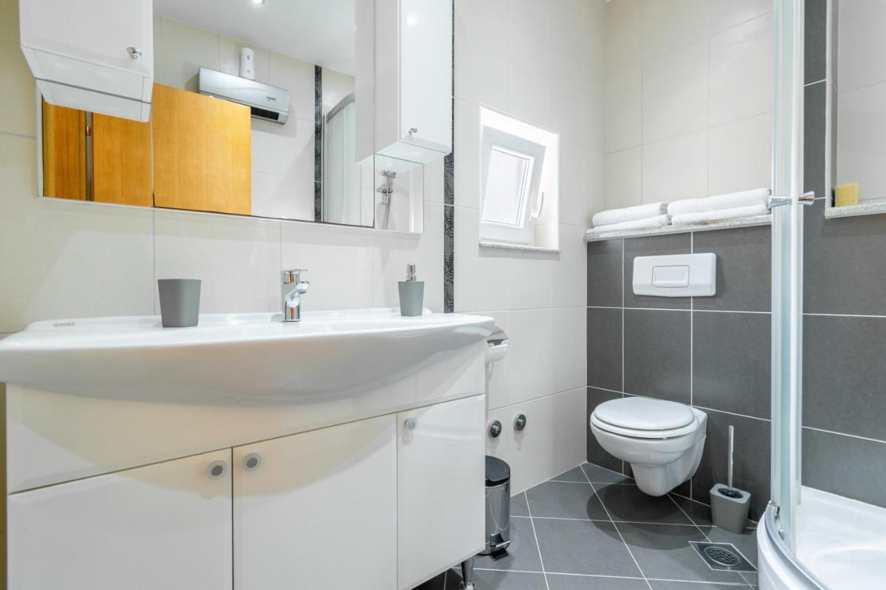 Apartmani Roko Baska Voda Luaran gambar