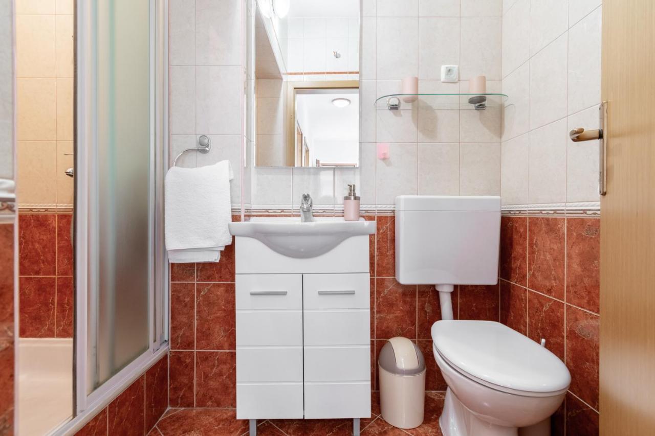 Apartmani Roko Baska Voda Luaran gambar
