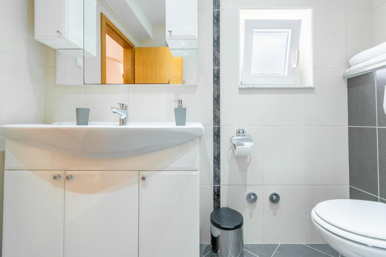 Apartmani Roko Baska Voda Luaran gambar