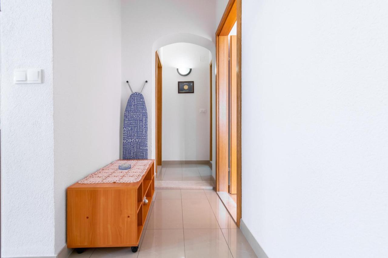 Apartmani Roko Baska Voda Luaran gambar