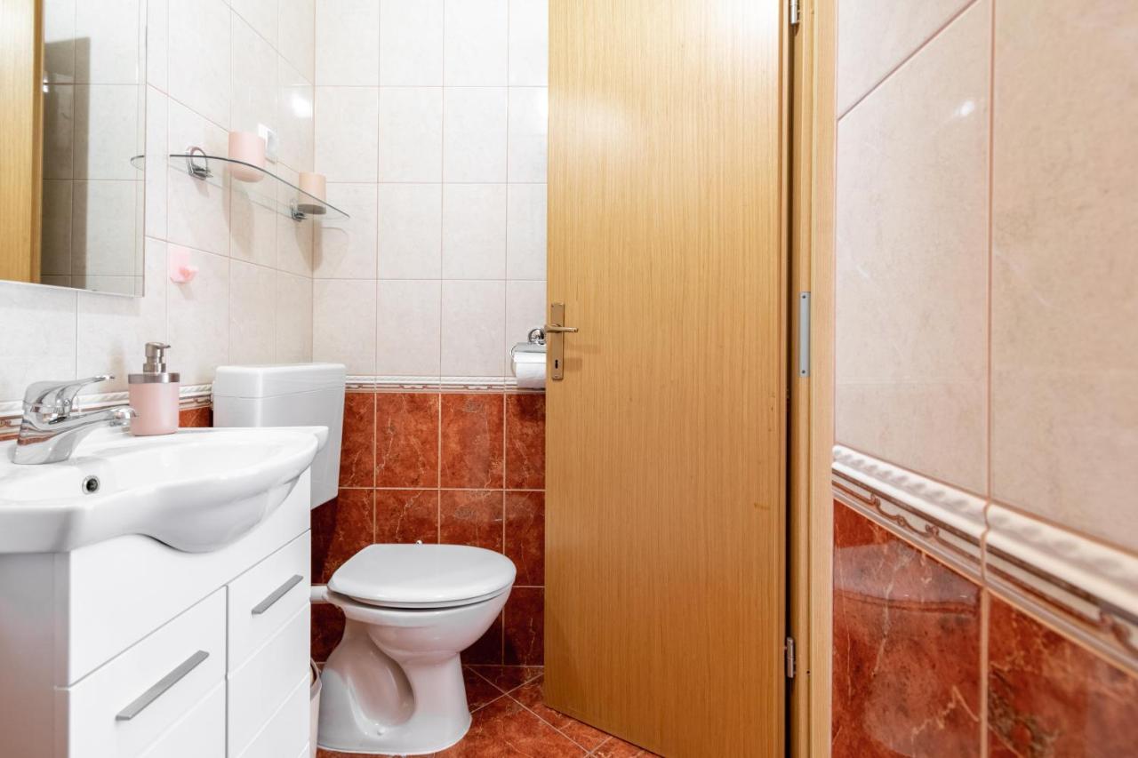 Apartmani Roko Baska Voda Luaran gambar