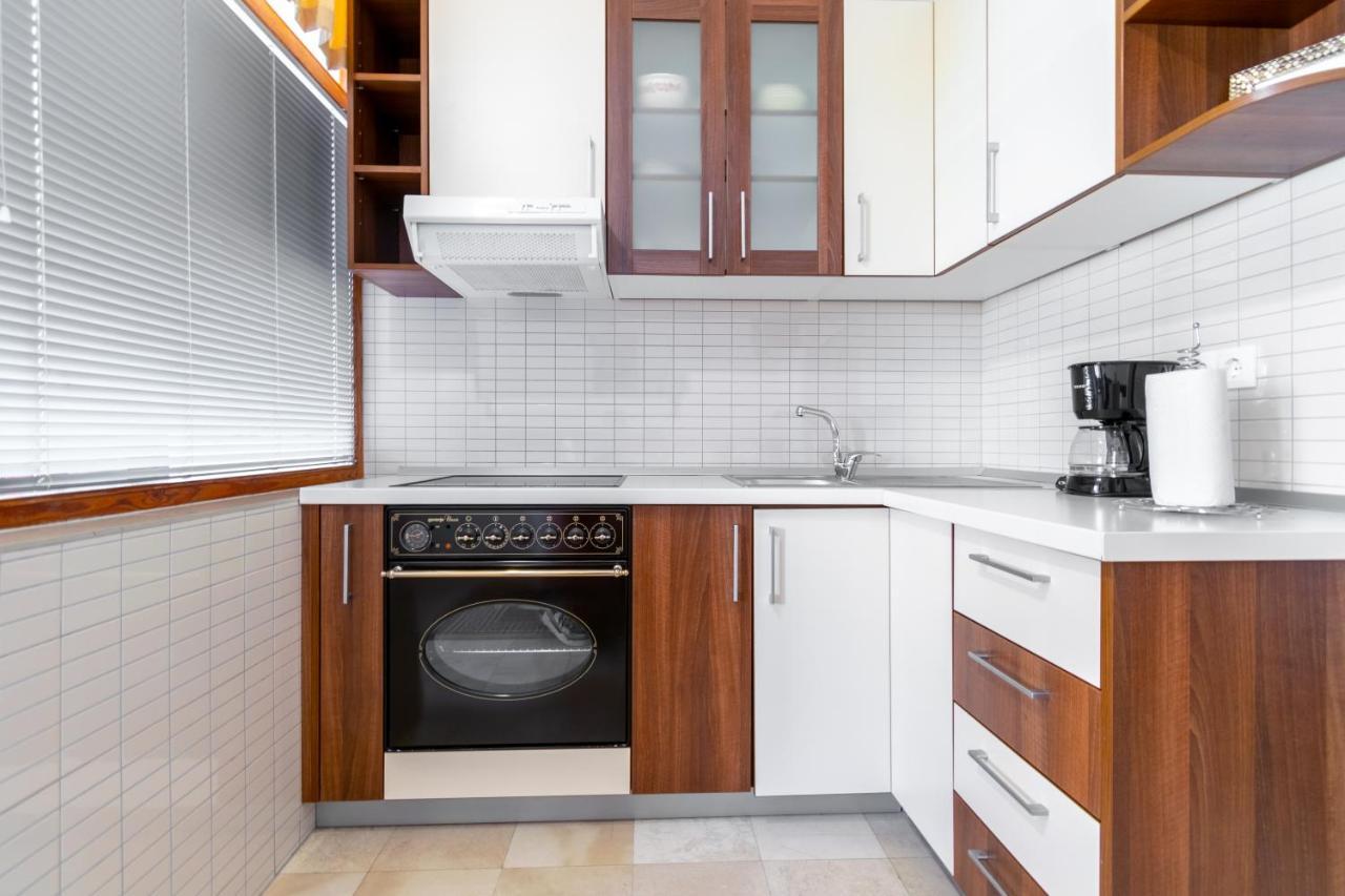 Apartmani Roko Baska Voda Luaran gambar