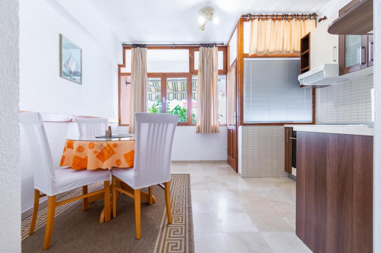 Apartmani Roko Baska Voda Luaran gambar