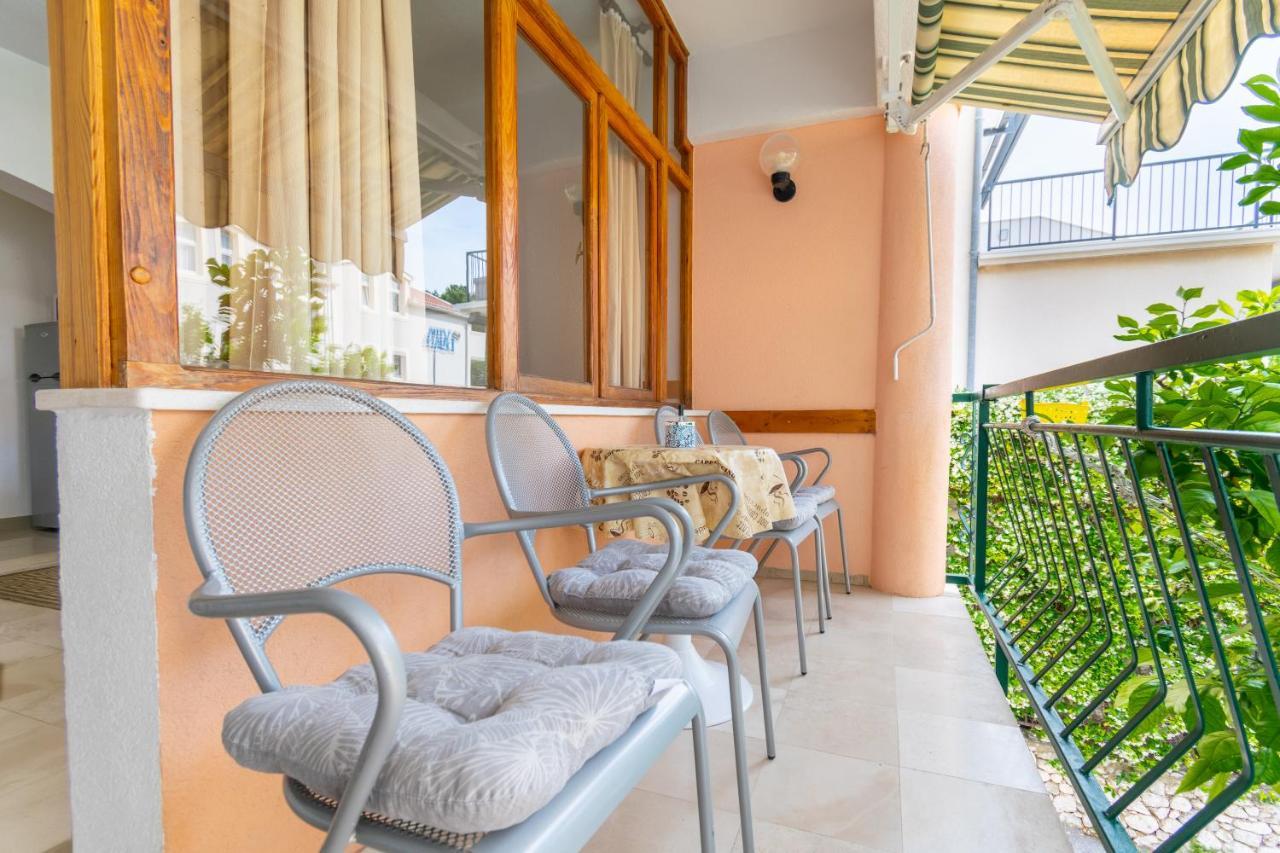Apartmani Roko Baska Voda Luaran gambar