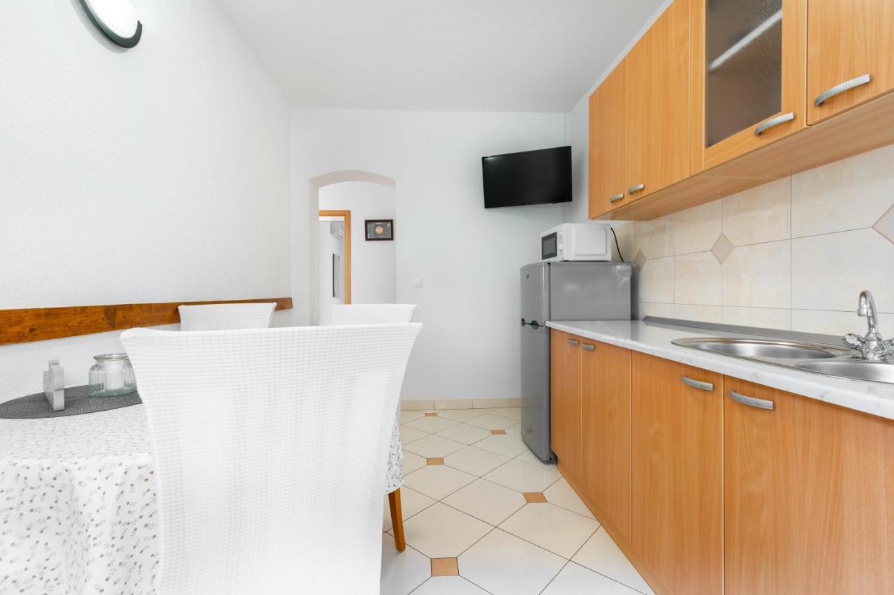 Apartmani Roko Baska Voda Luaran gambar