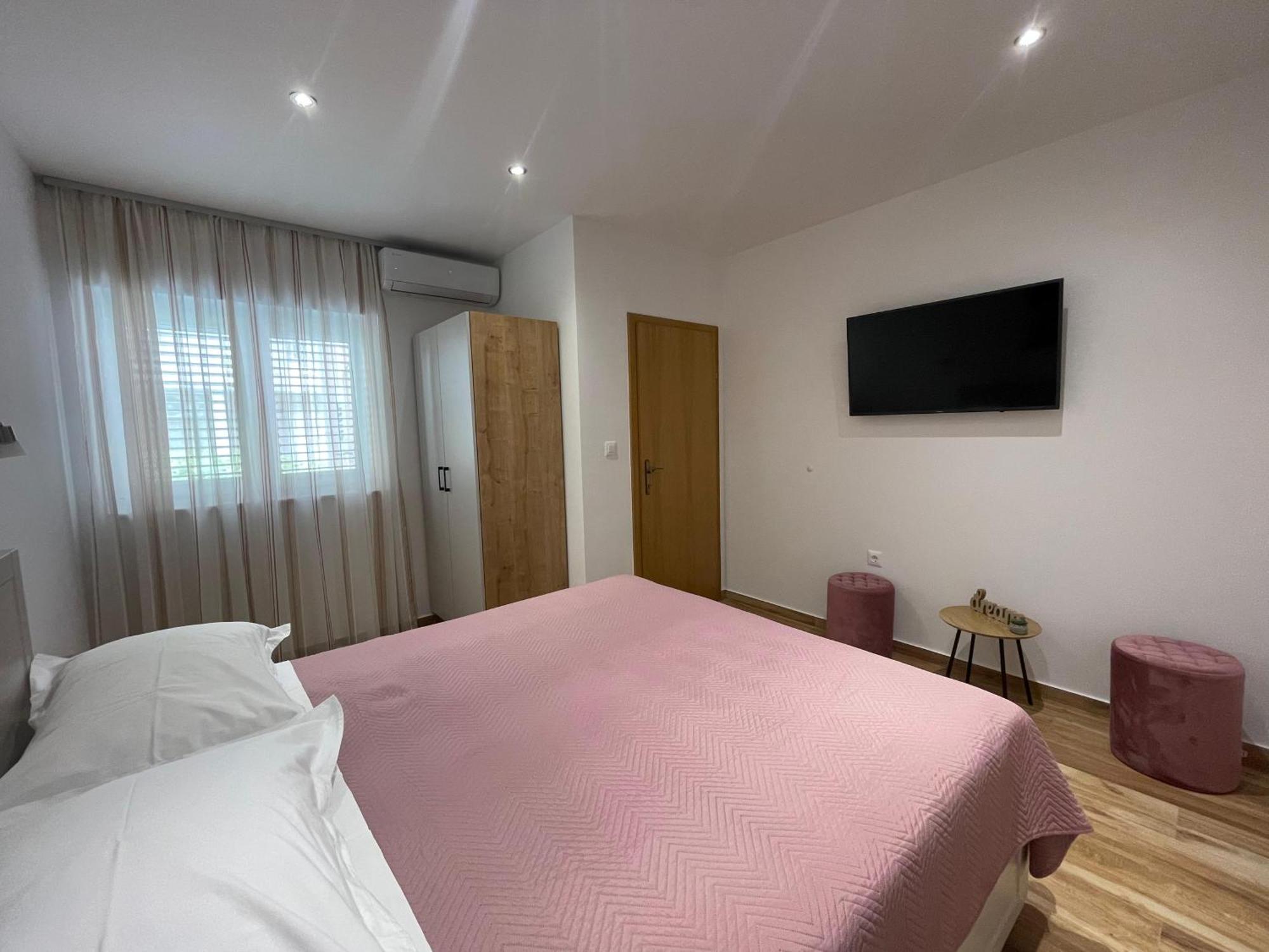 Apartmani Roko Baska Voda Luaran gambar