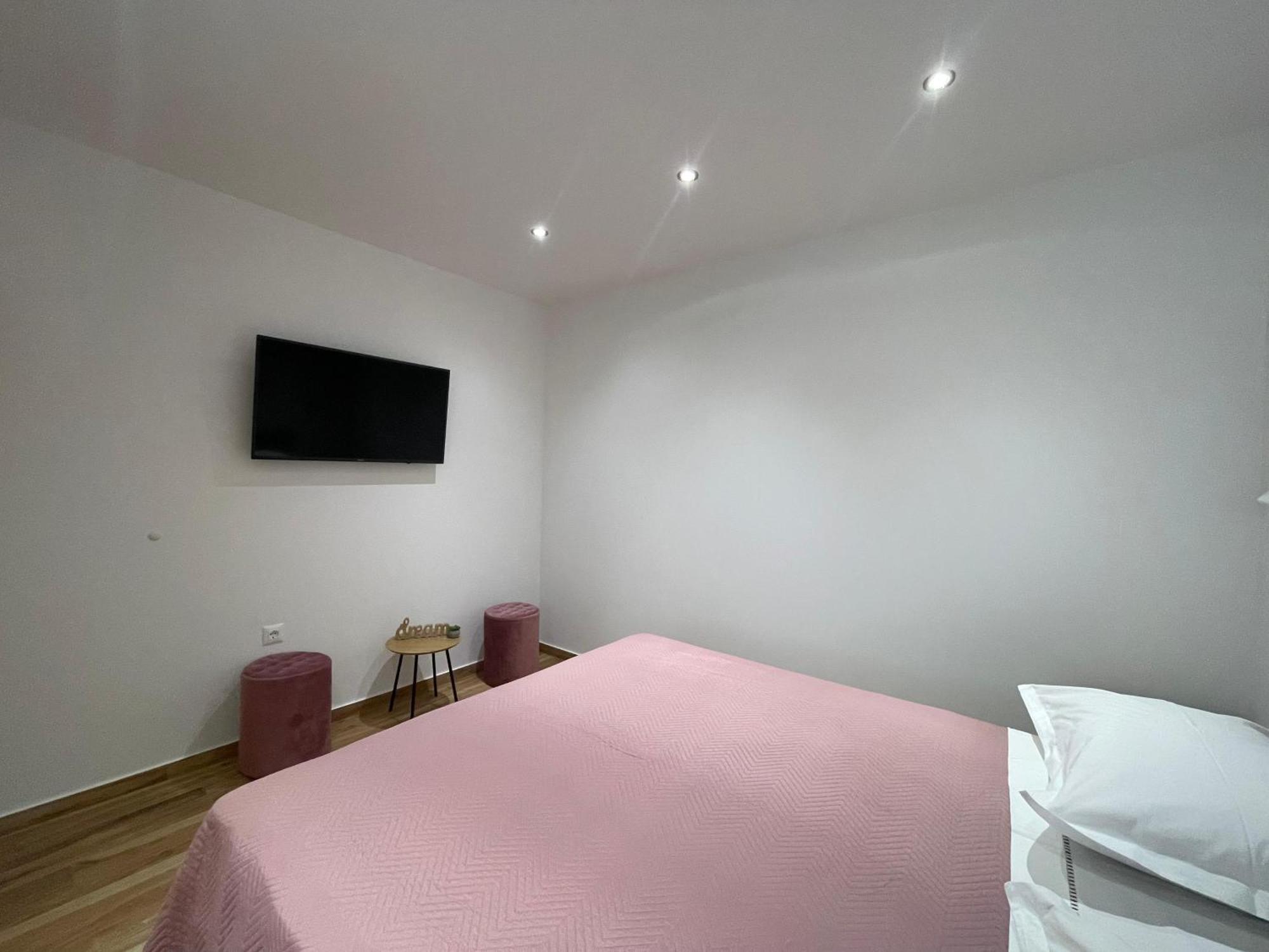 Apartmani Roko Baska Voda Luaran gambar