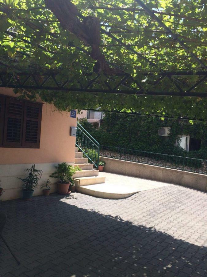 Apartmani Roko Baska Voda Luaran gambar